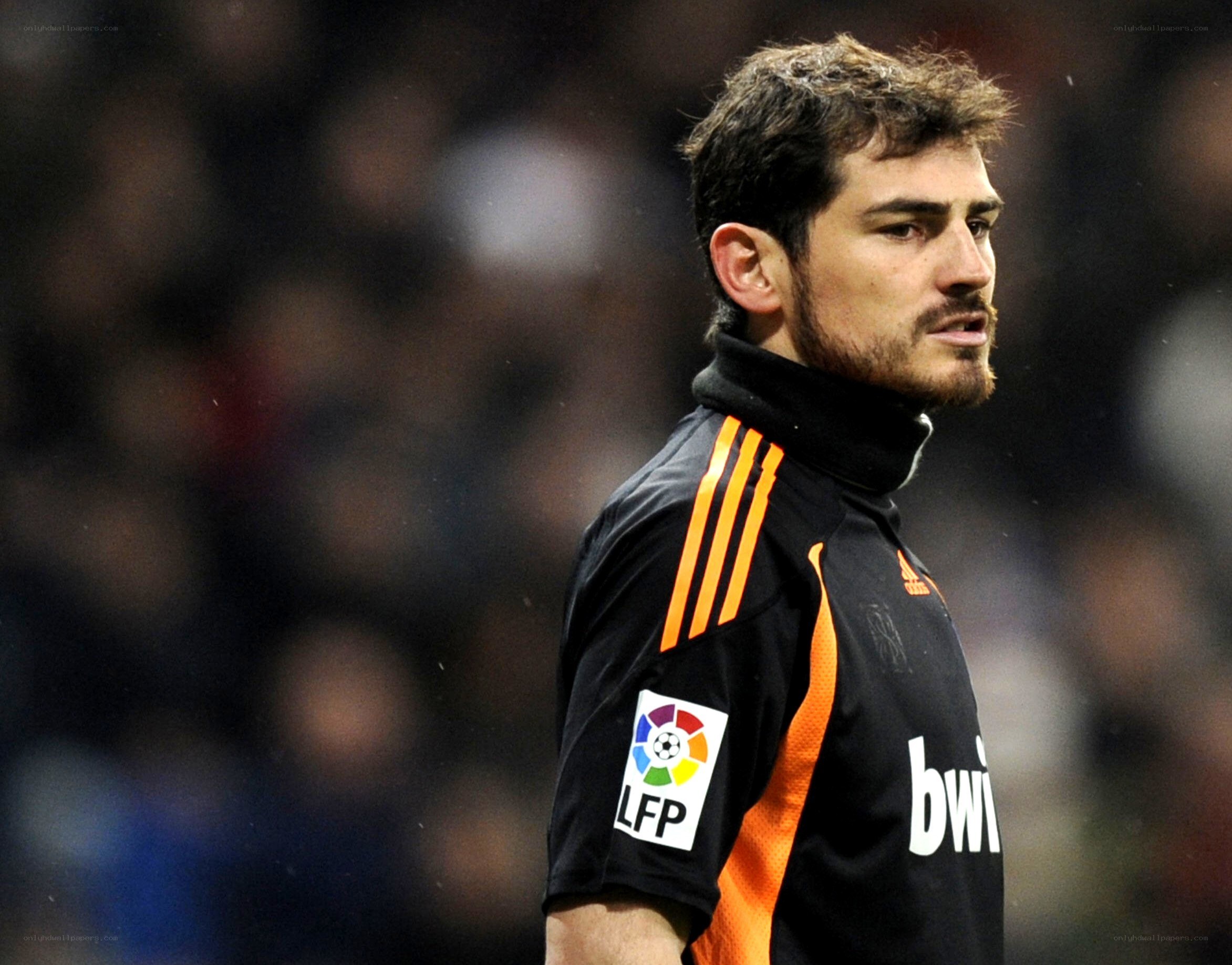 football player in black jersey