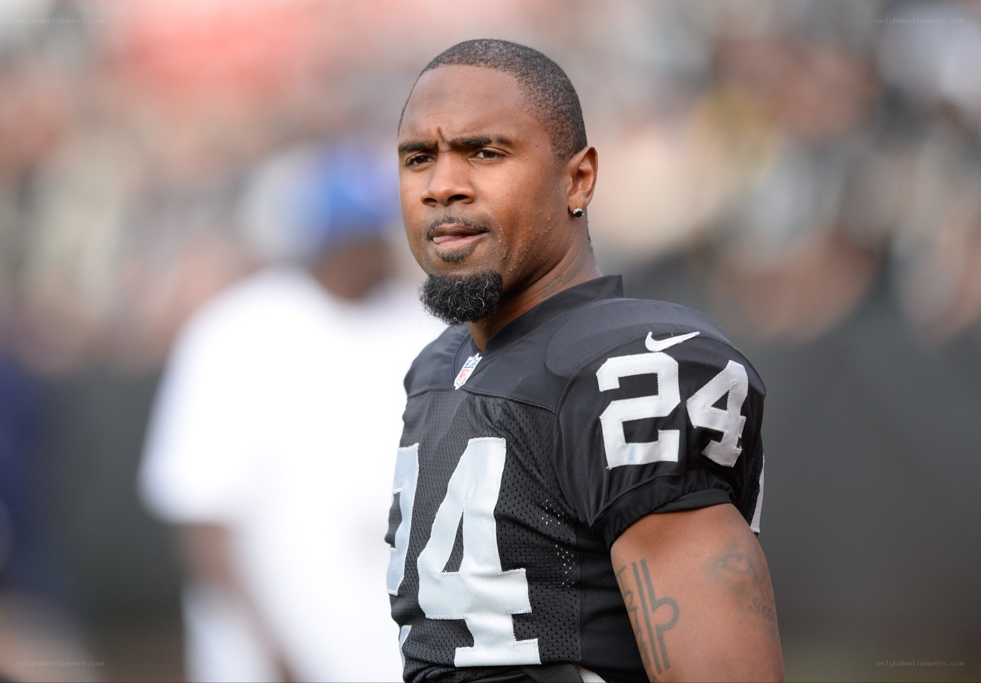 football player in black uniform