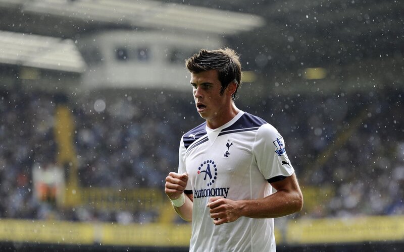Football Player in Rain — White, Intense