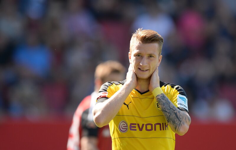 football player in yellow jersey
