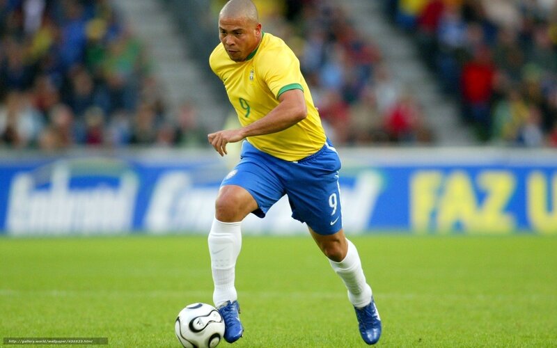 Football Player on Field — Yellow