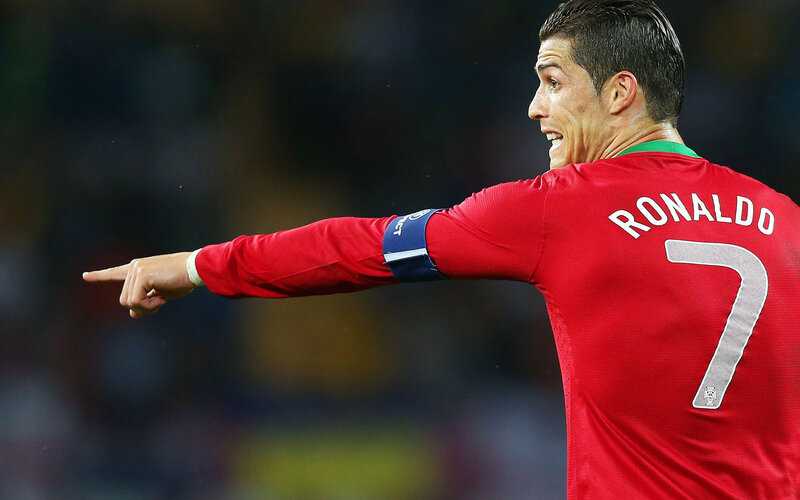Football Player Pointing — Red