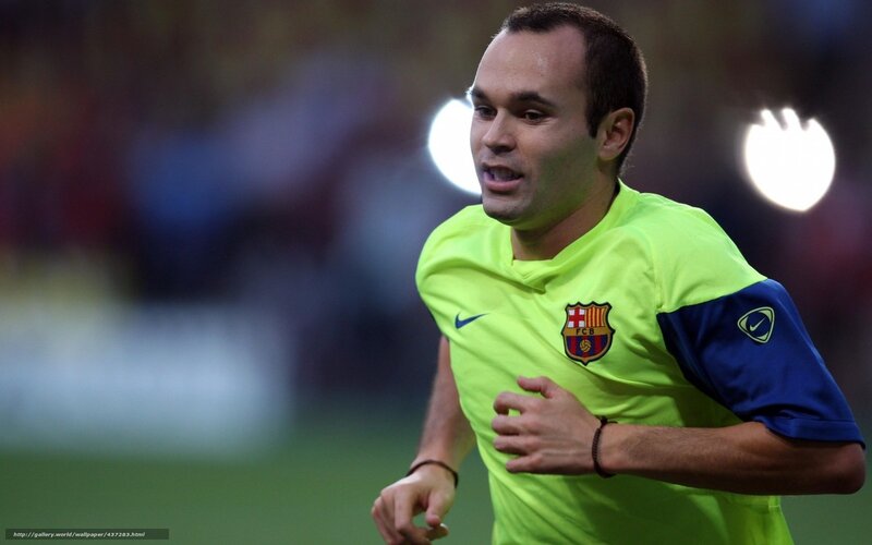 Football Player Running — Yellow, Active