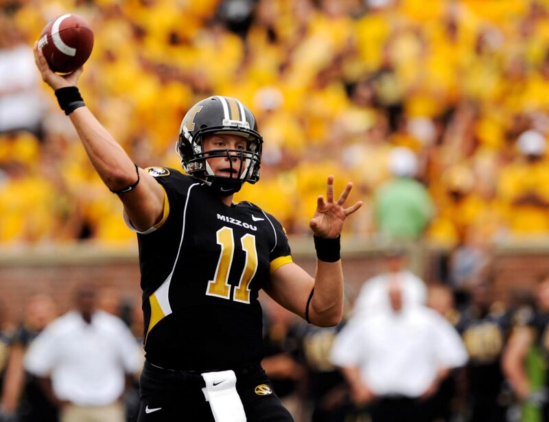 Football Player Throwing Ball — Black, Energetic