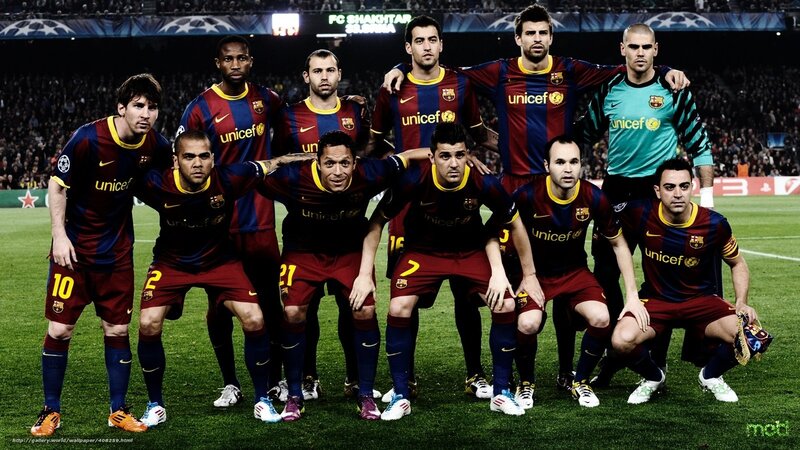Football Players Posing — Green