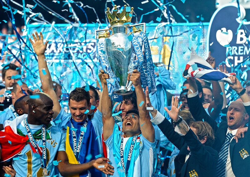 Football team celebrates trophy win