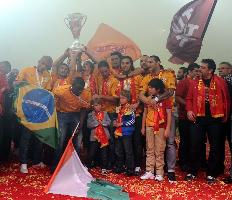 Football team celebrates trophy win