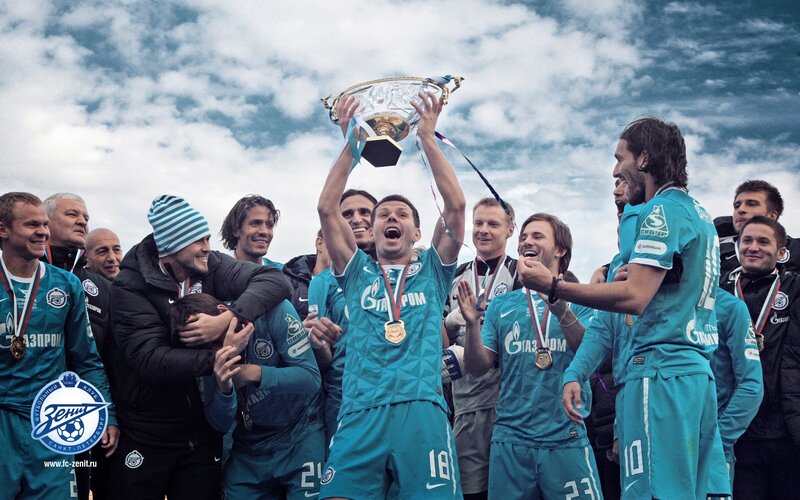 Football team celebrates trophy win