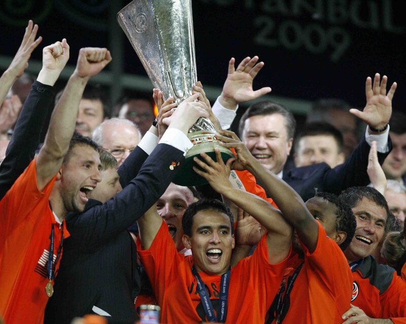 Football team celebrates trophy win