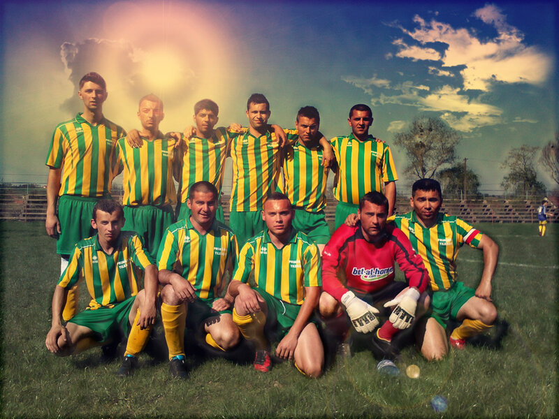 Football Team on Field — Green
