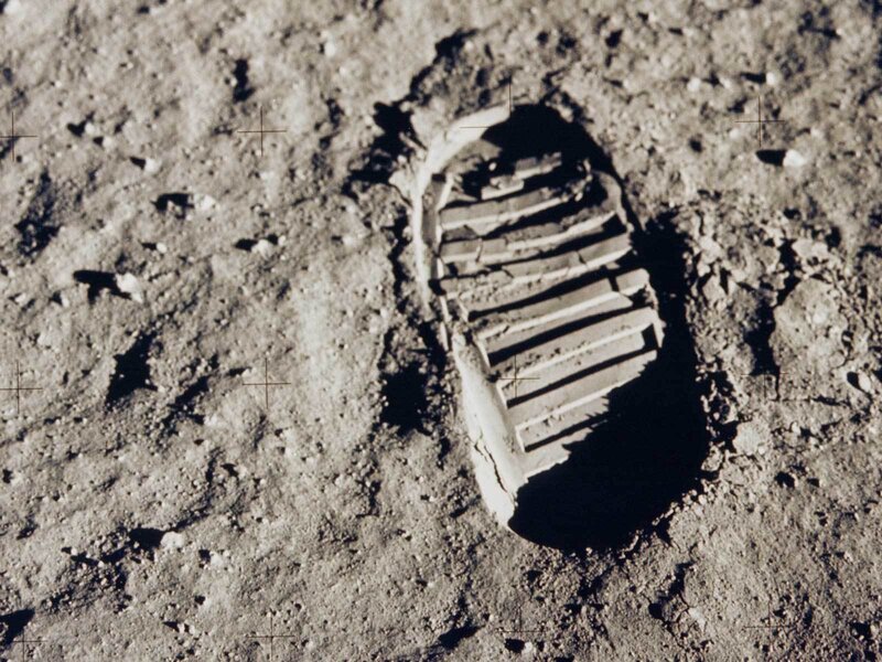 footprint on the moon
