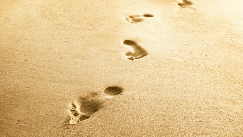 Footprints in Sand — Beige, Serene