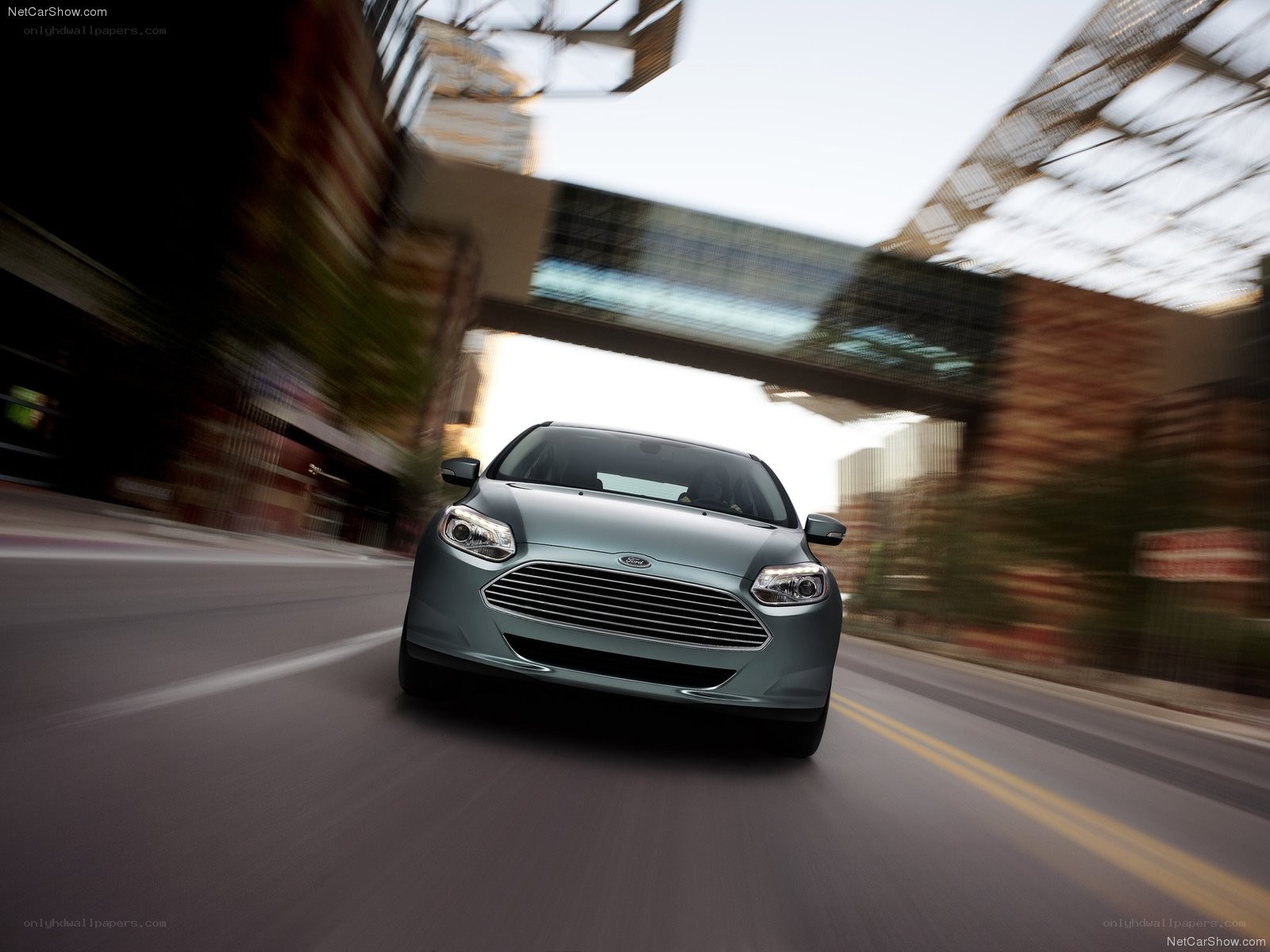 Ford C-Max in urban motion