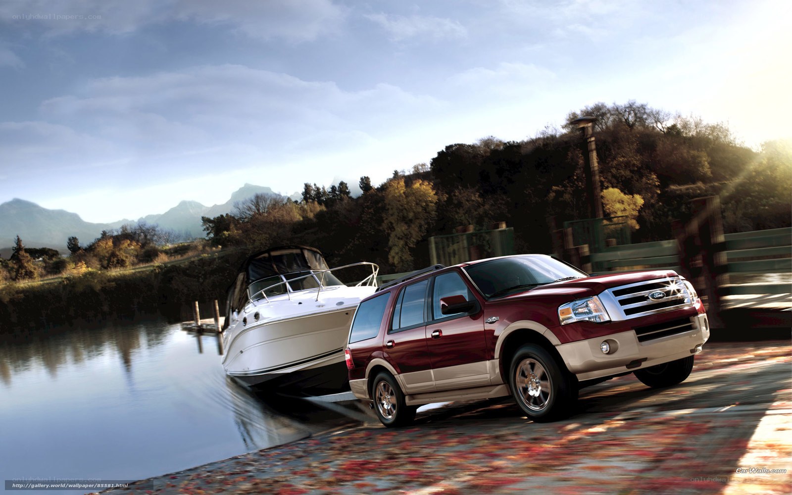 Ford Expedition towing boat