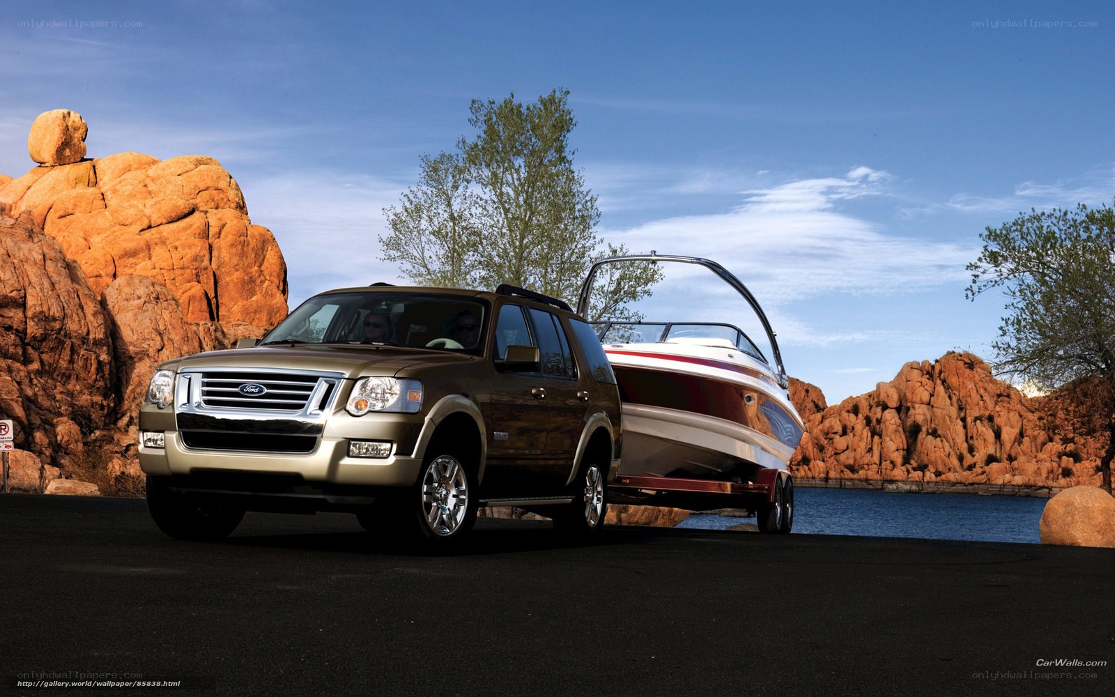 Ford Explorer towing boat