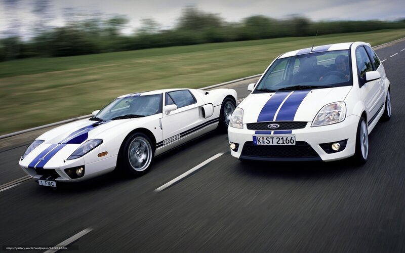 Ford GT and Focus RS on track
