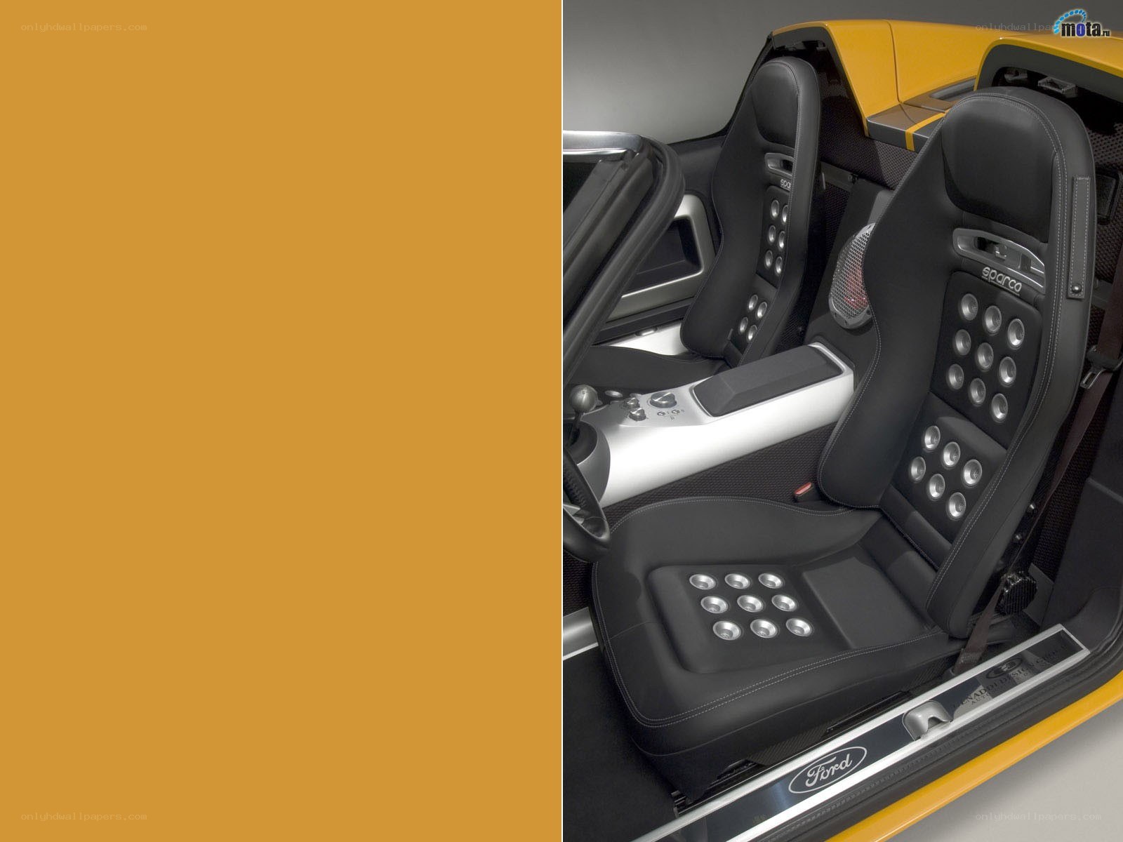 Ford GT interior cockpit