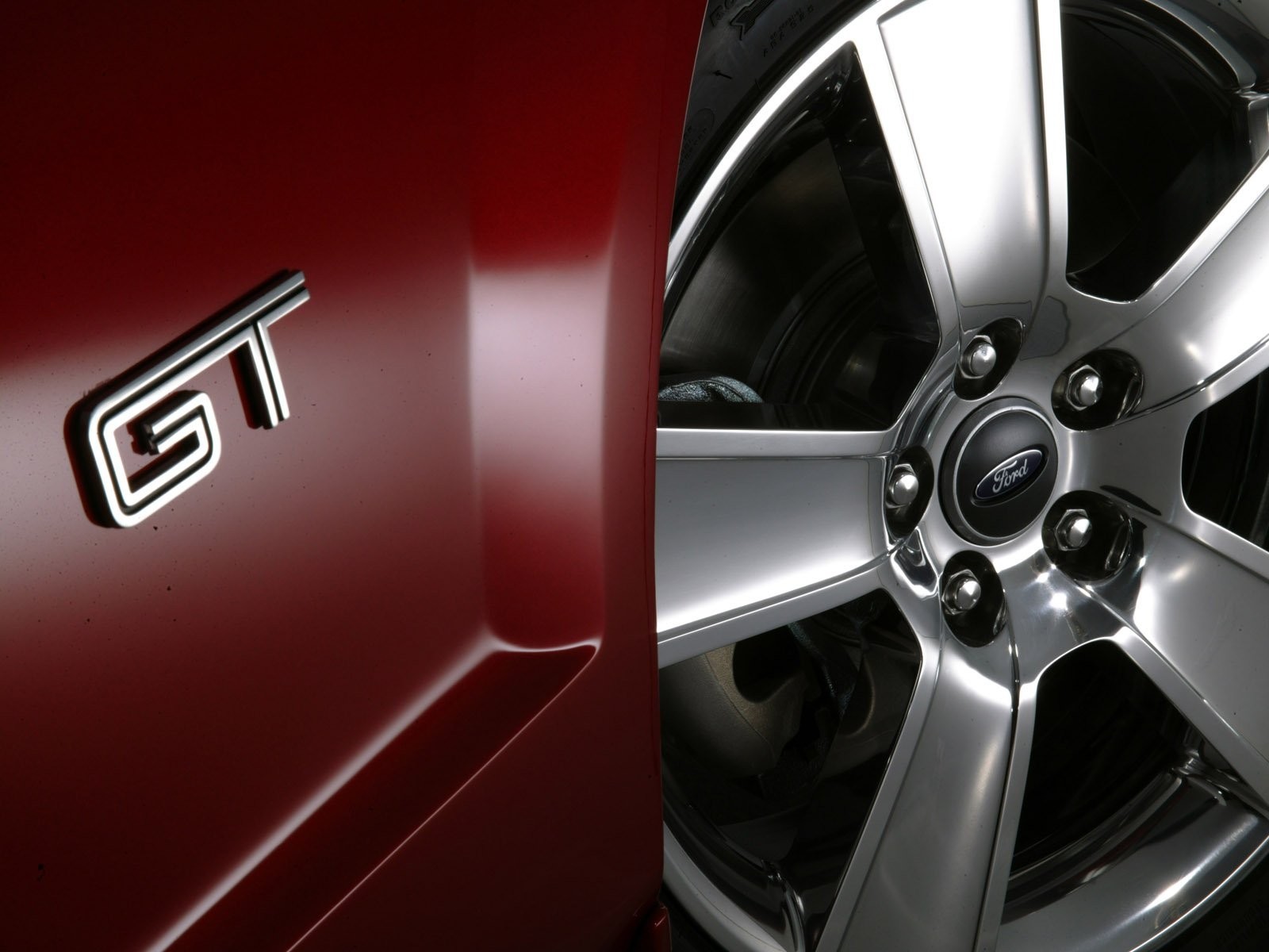 Ford GT wheel close-up