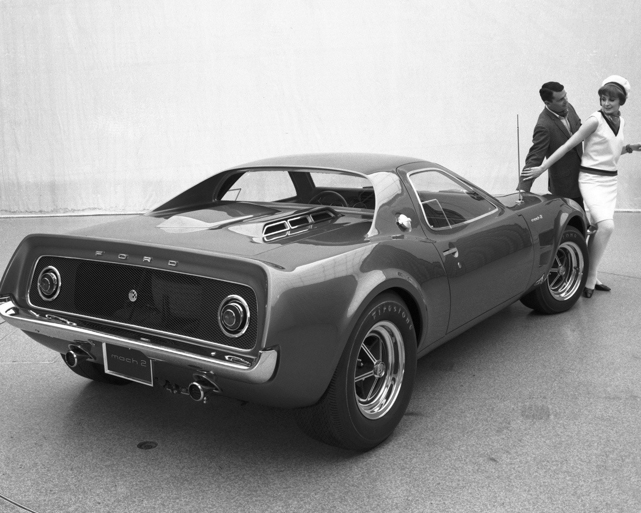 Ford Mach 2 concept car