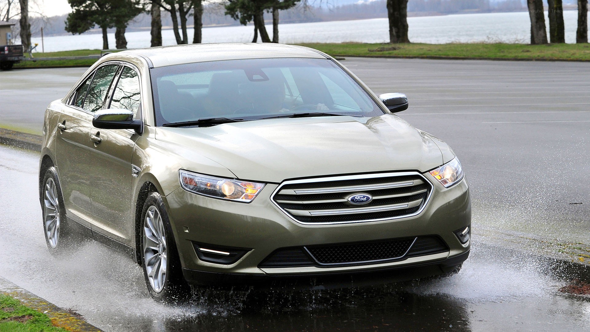 Ford Taurus driving in rain