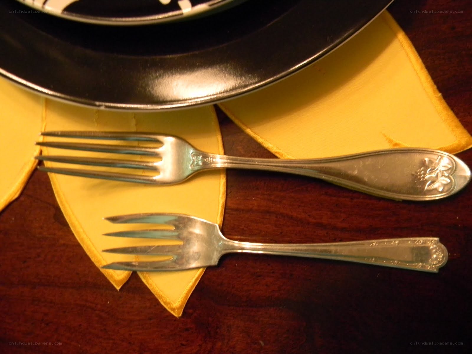 Forks on yellow napkins