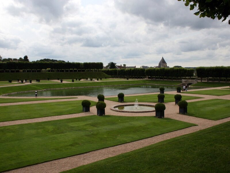 formal garden with fountain