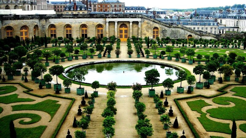 Formal Garden with Fountain — Green, Serene