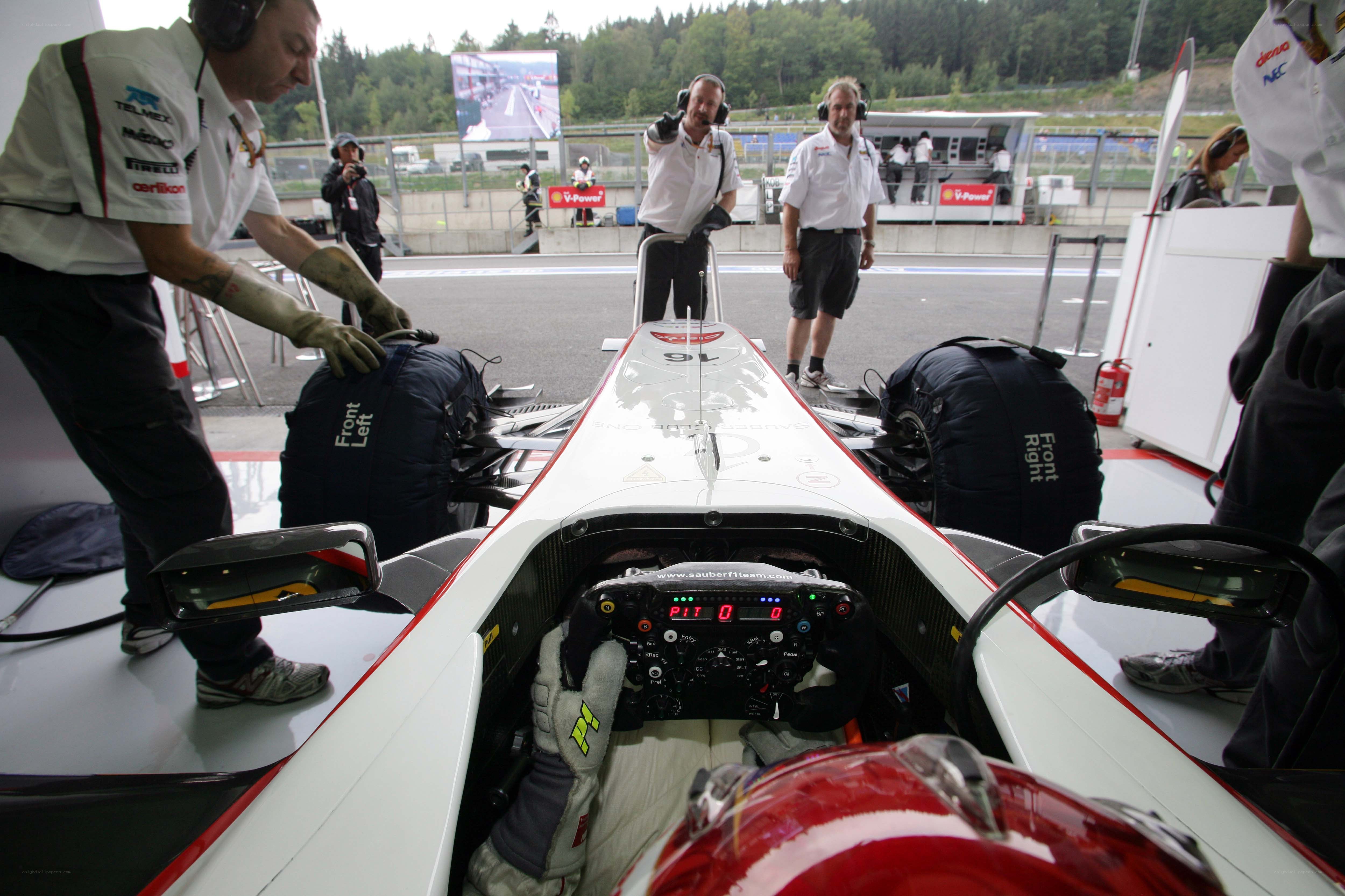 Formula One pit stop preparation