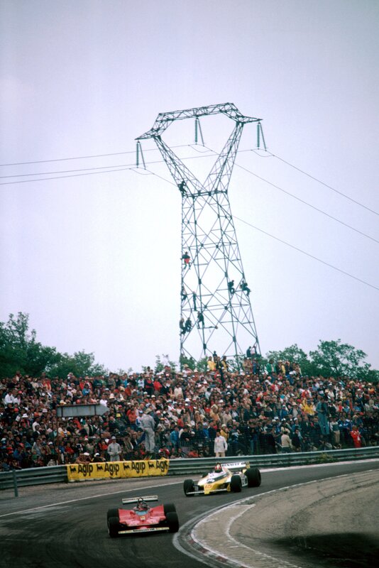 Formula One race at a curved track