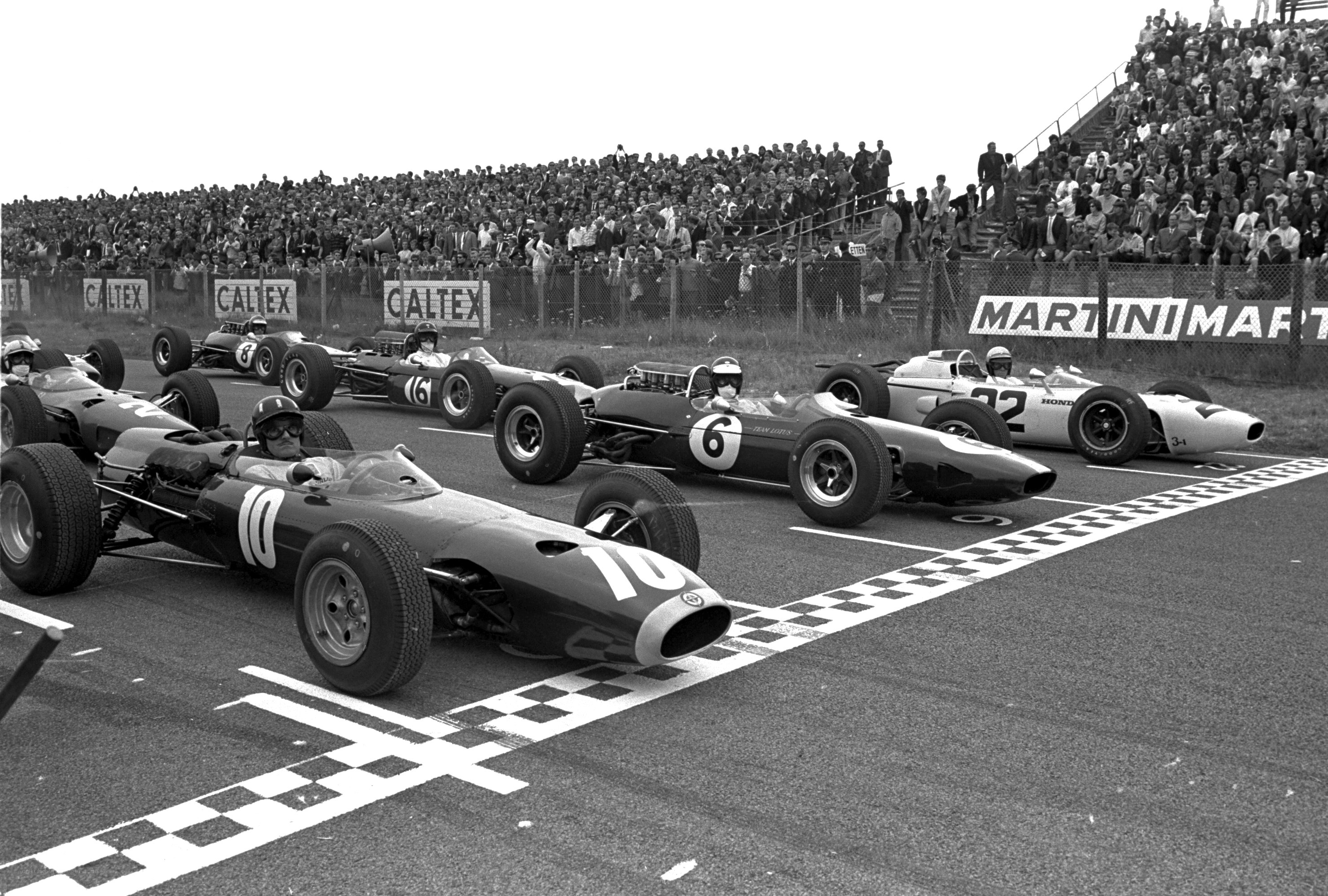 Formula One race cars at start