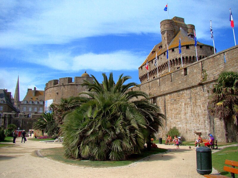 Fortress with palm trees