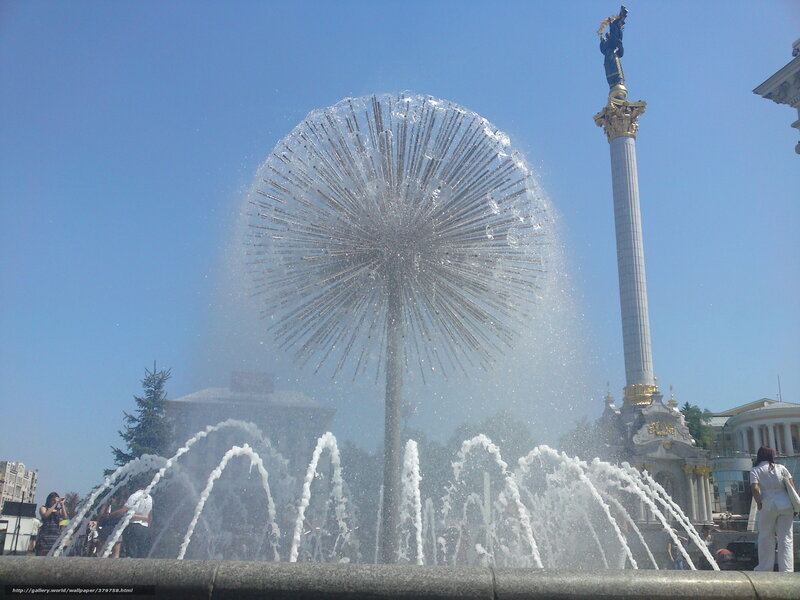fountain and monument in kyiv