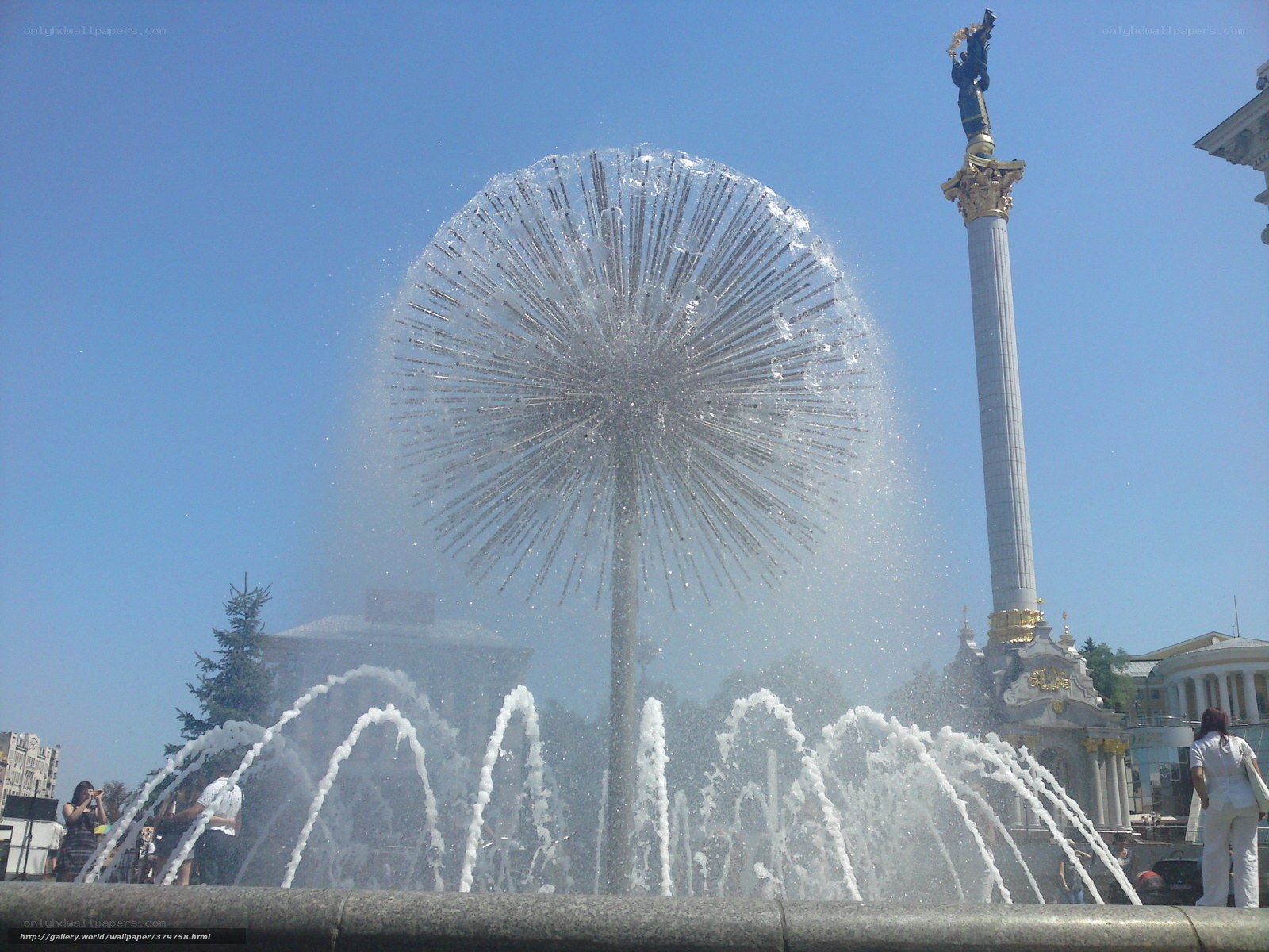 fountain and monument in kyiv
