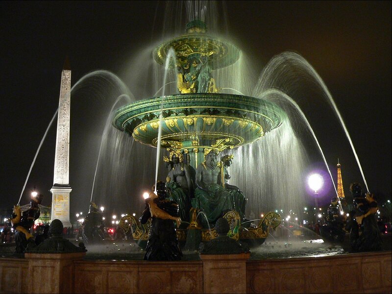 Fountain at Night — Green, Dramatic