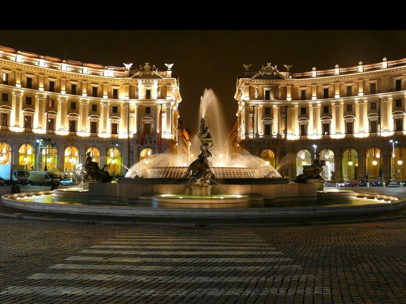 fountain at night in rome