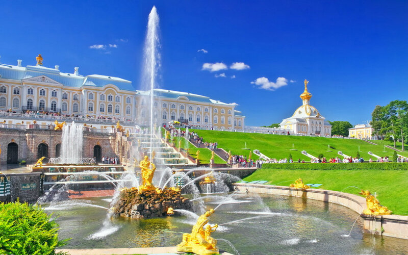 Fountain at Peterhof Palace — Blue, Grand