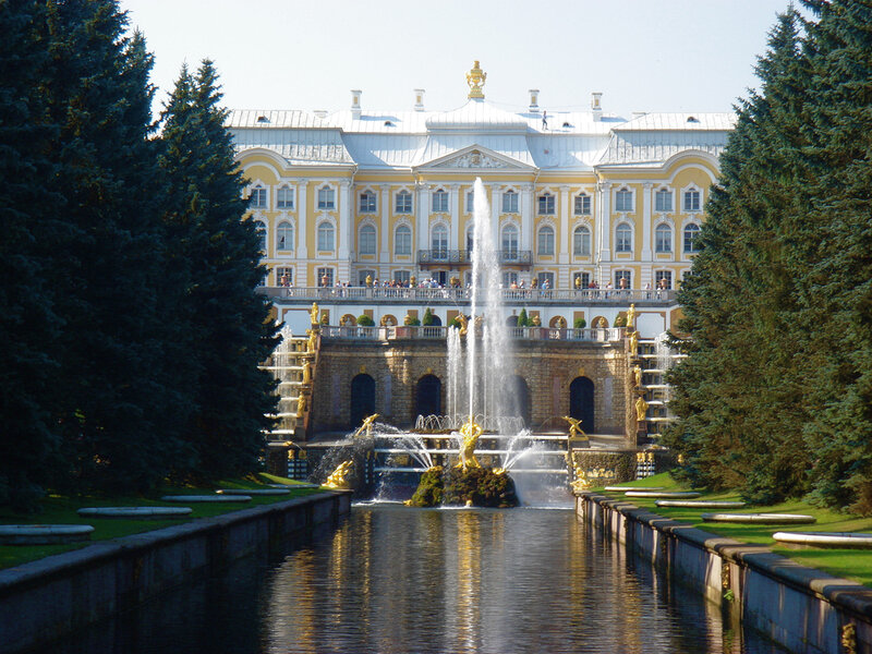 Fountain at Peterhof Palace — Yellow