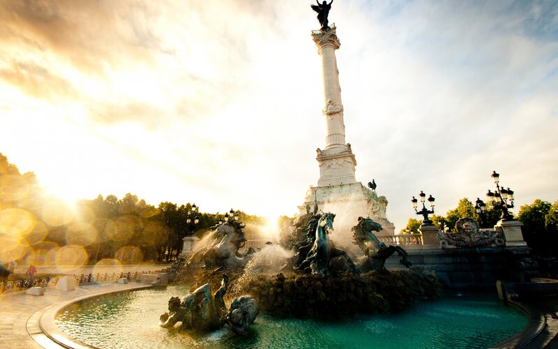 fountain at sunset in paris