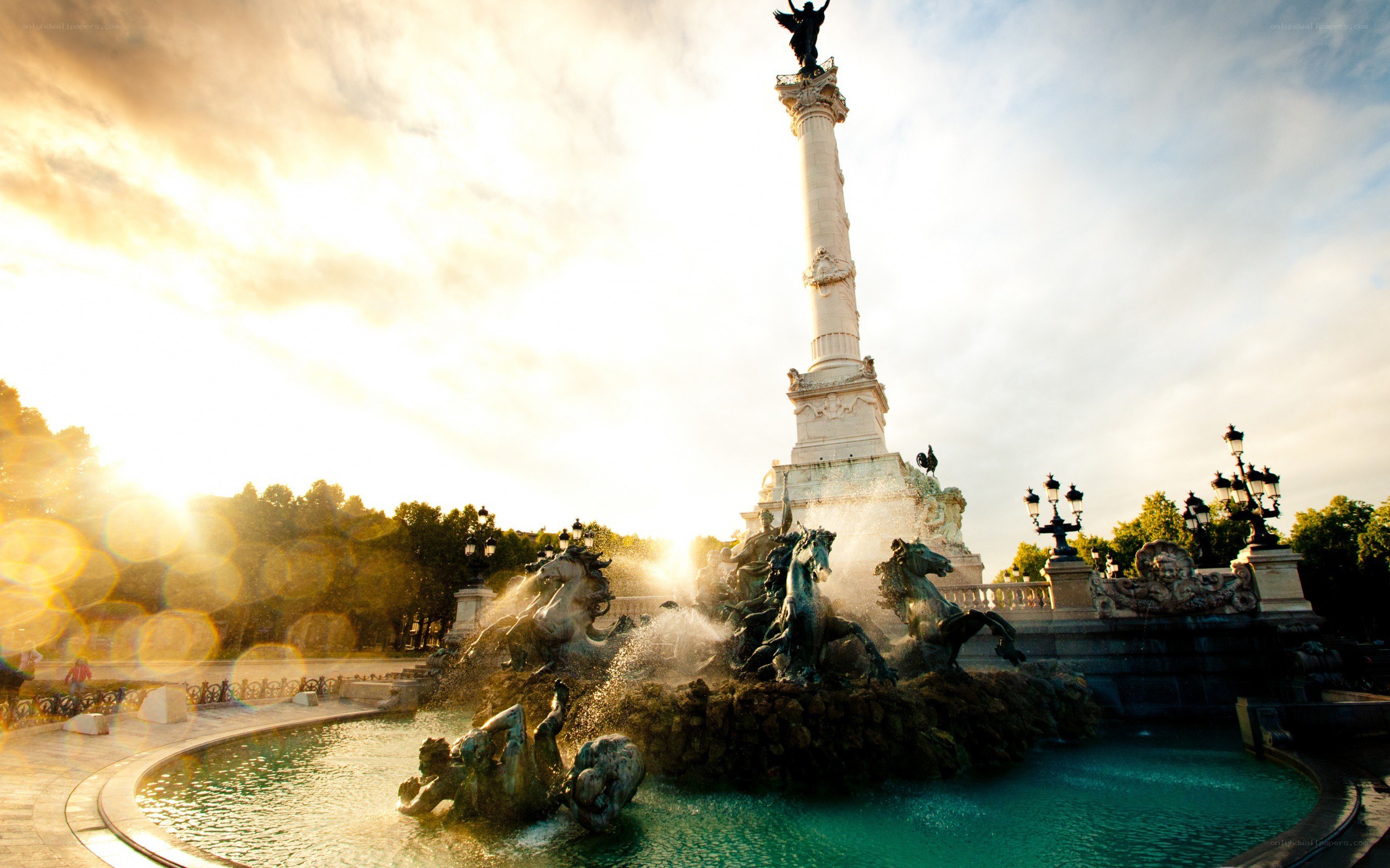fountain at sunset in paris