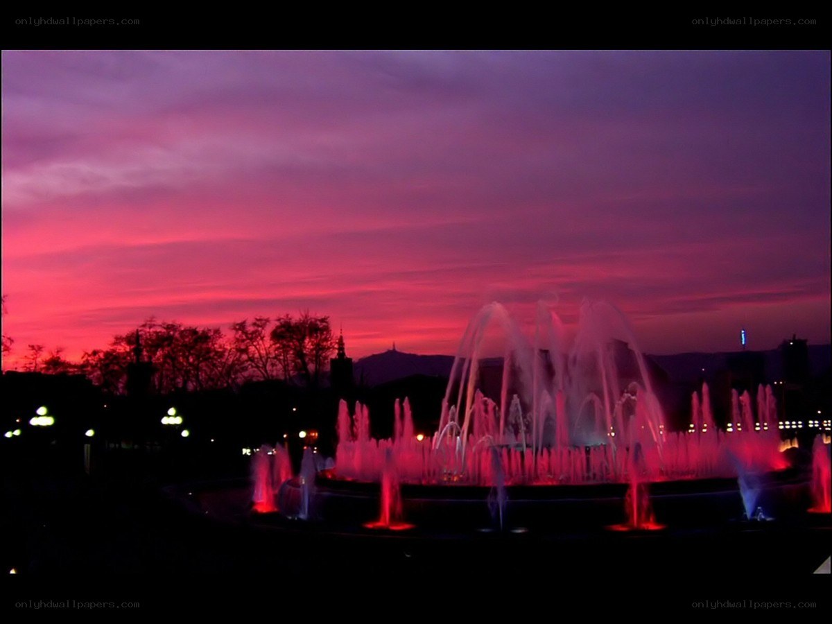 Fountain at sunset with pink sky