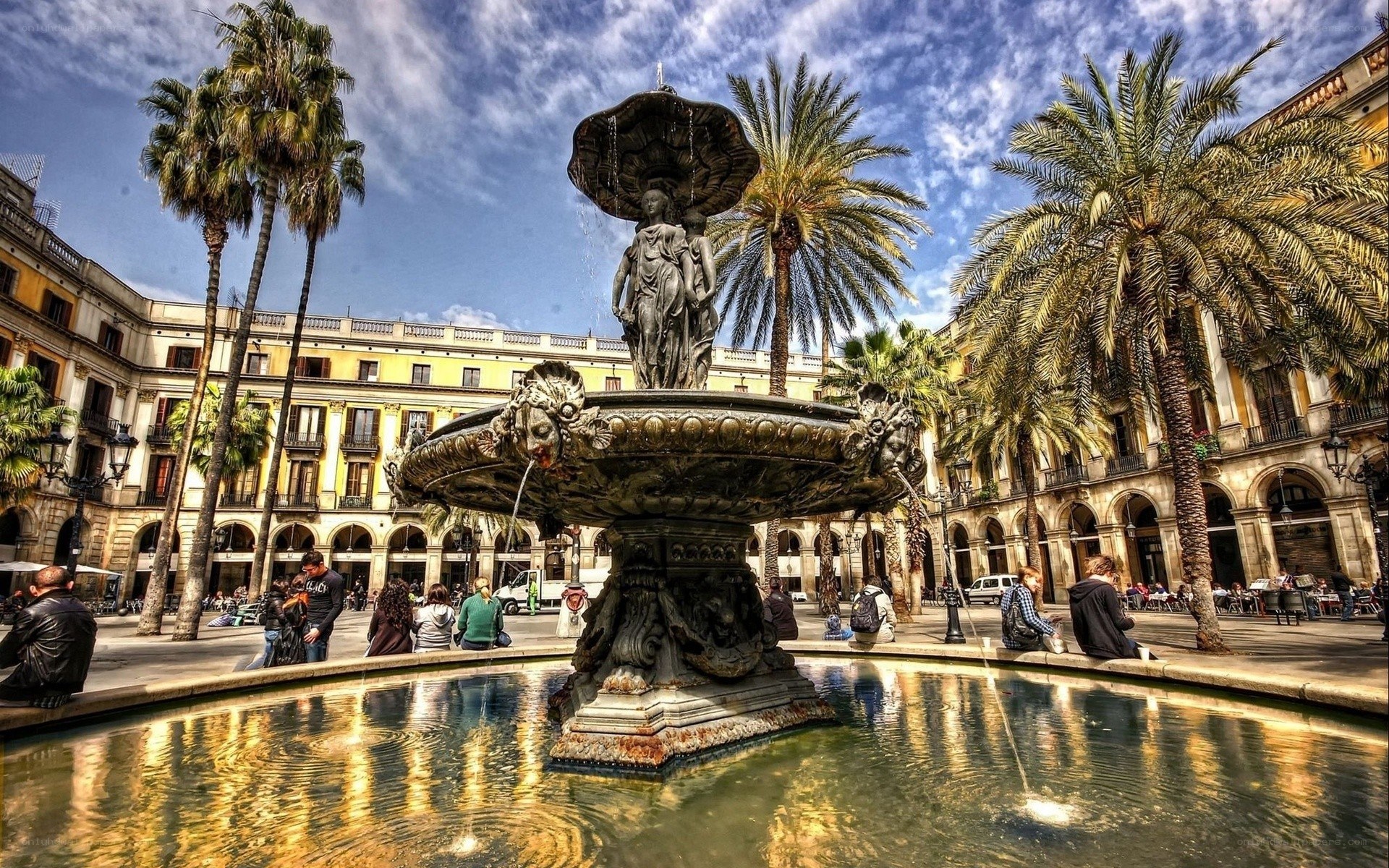 Fountain in Barcelona's Plaça Reial