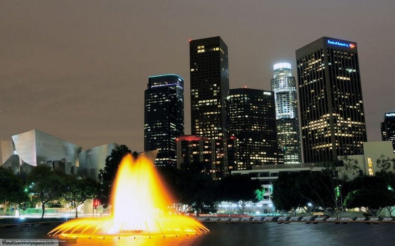 Fountain in City Park — Black