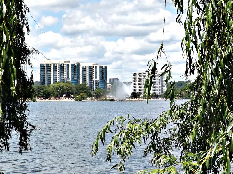 Fountain in City Park — Blue, Serene