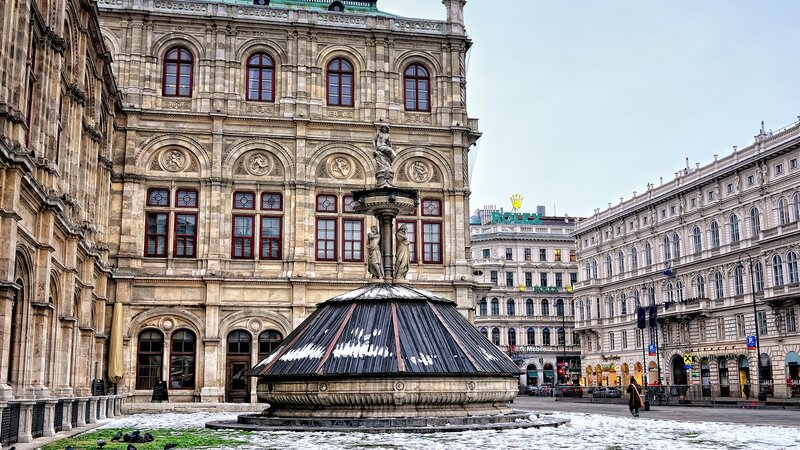 Fountain in City Square — Beige