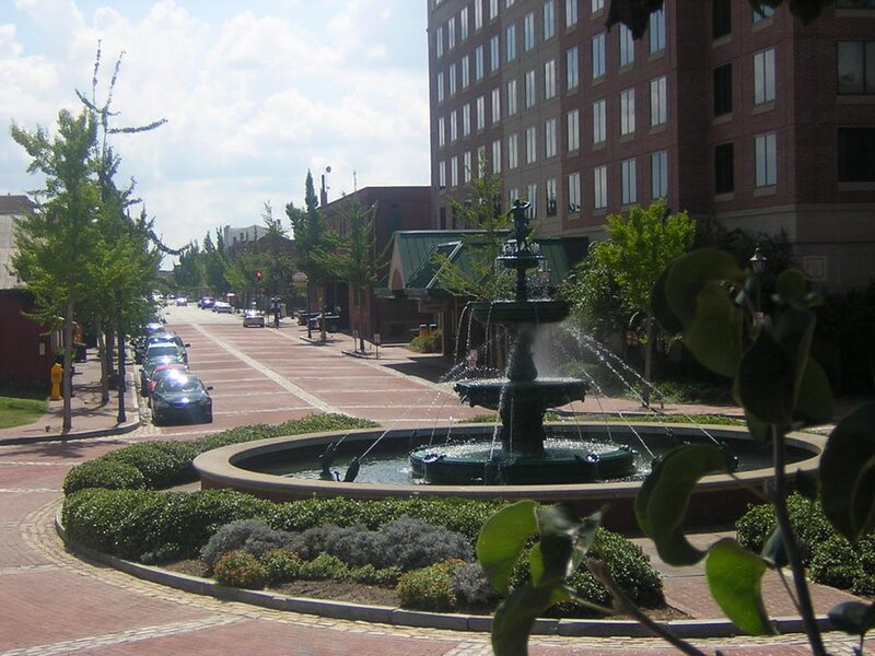 Fountain in City Square — Green