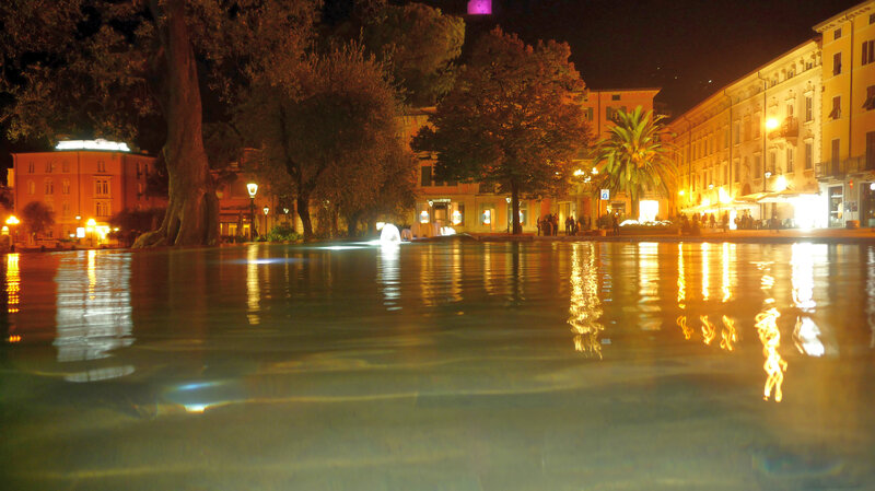 Fountain in City Square — Yellow, Calm