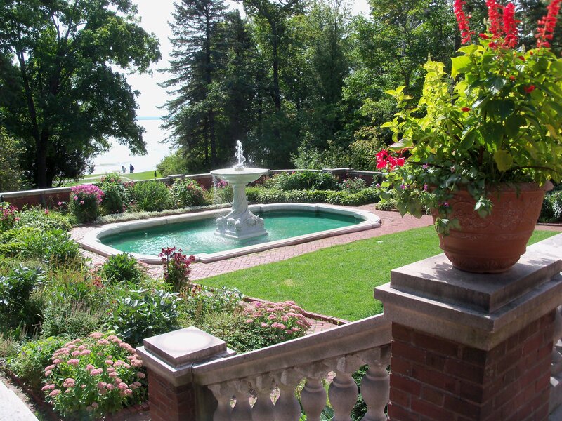 Fountain in Garden — Green, Serene