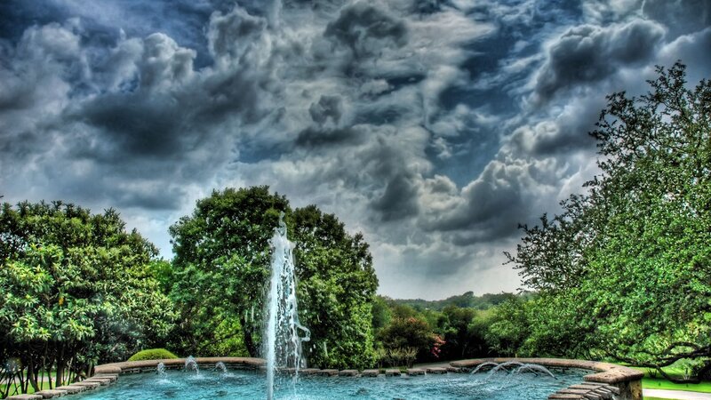 Fountain in Garden — Green