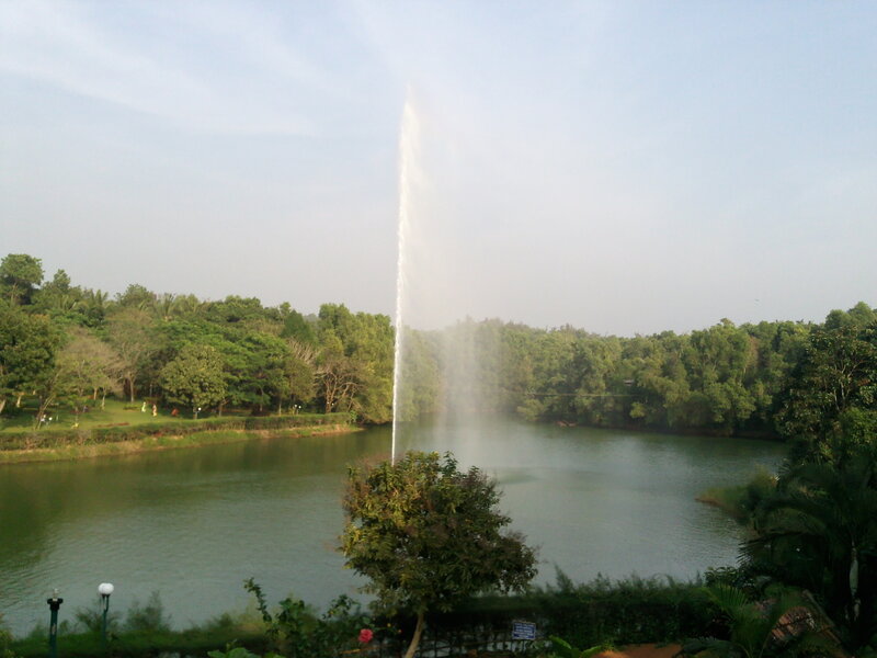 Fountain in Lake — Green