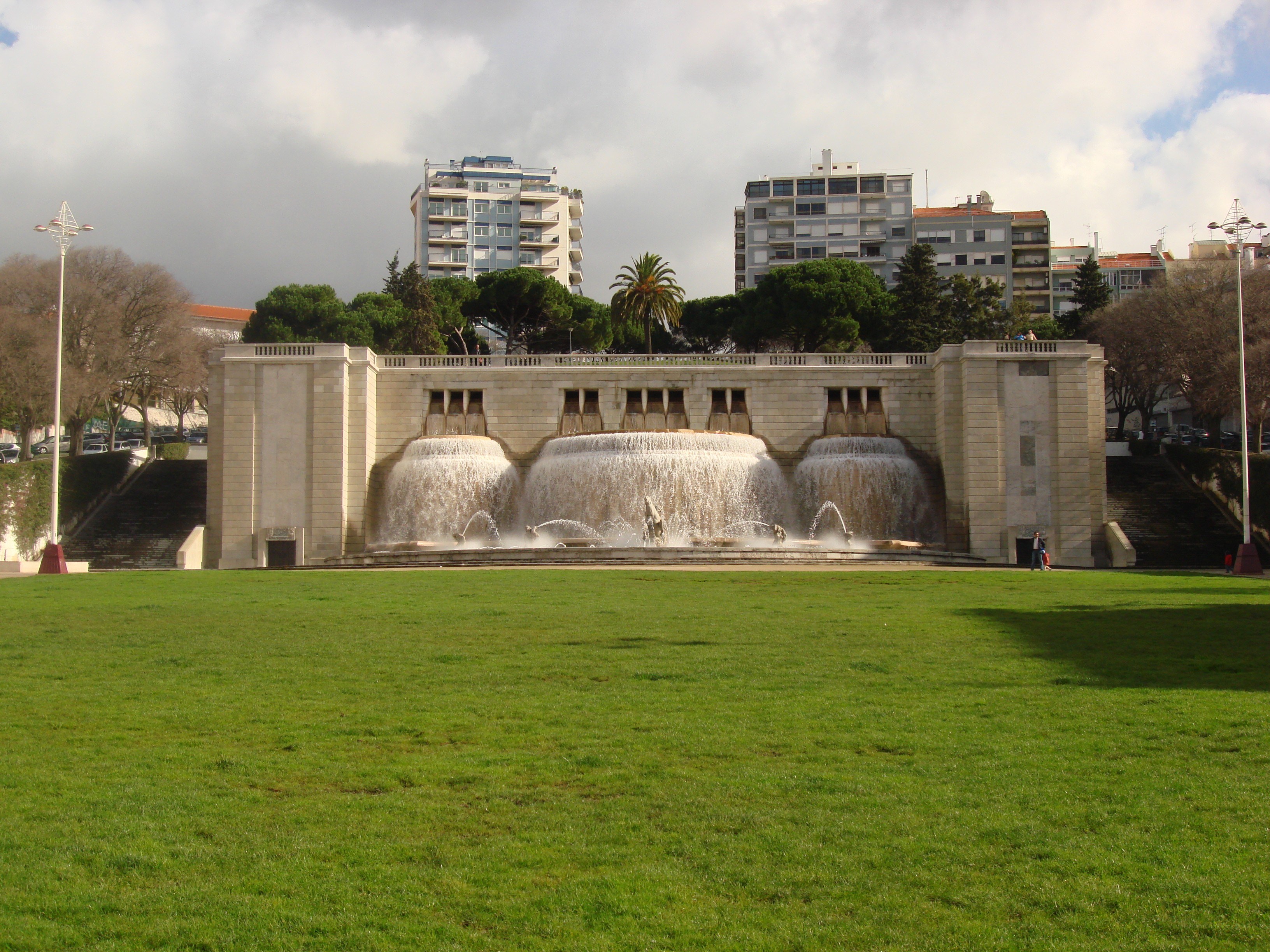 fountain in lisbon park